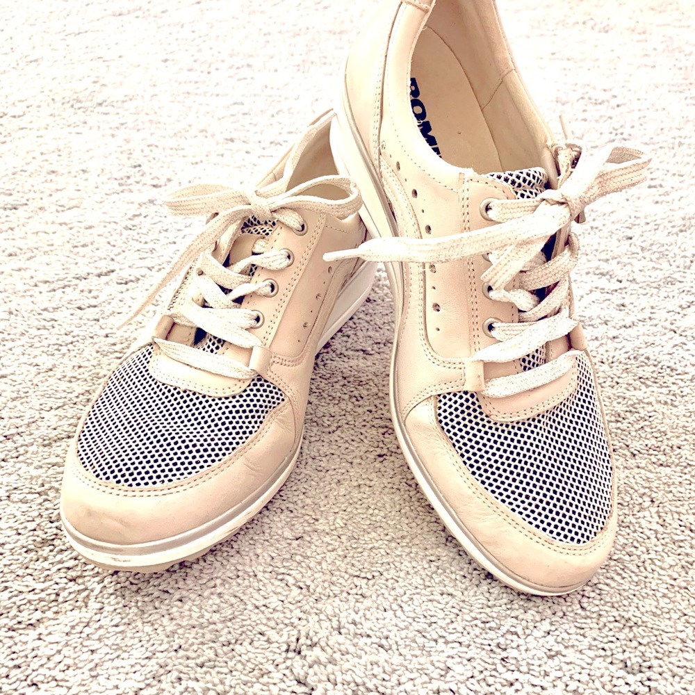 Shoes - Picture 2 of 7